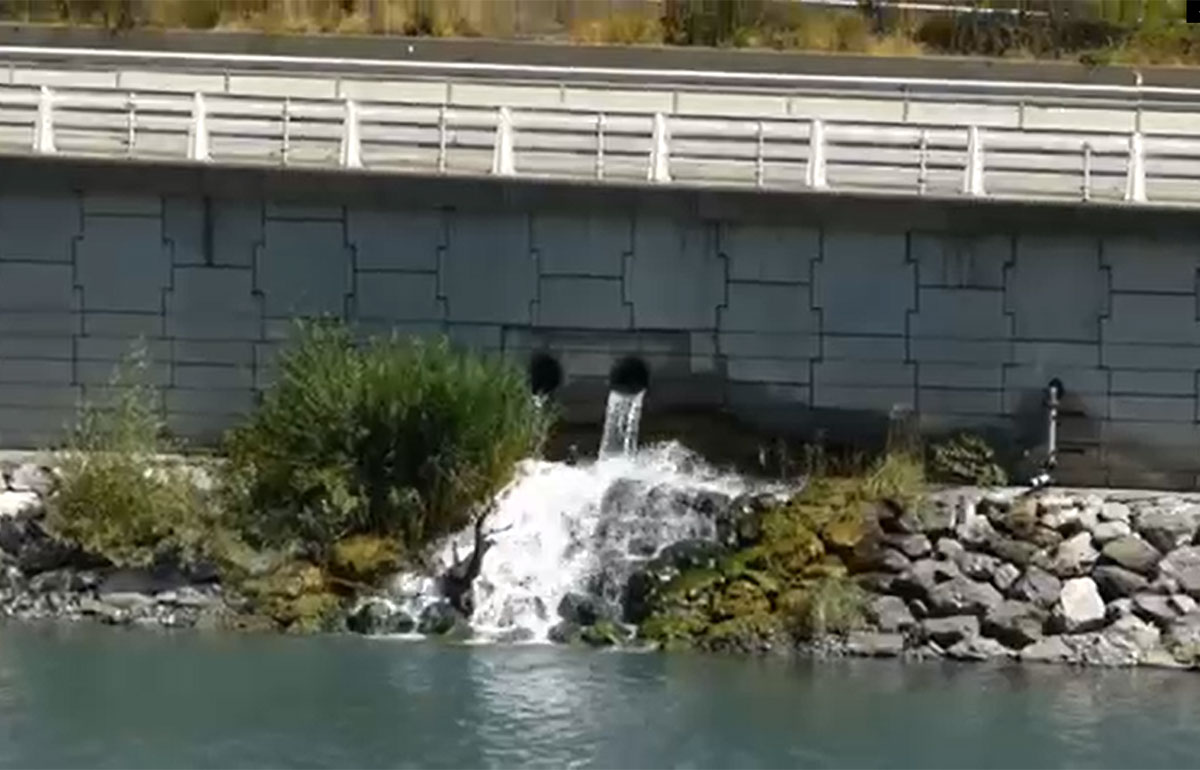 Alerte ! 150 litres seconde. Ils vident la montagne !